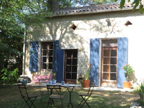Gardonne Apartment | Iris Meadow Cottage