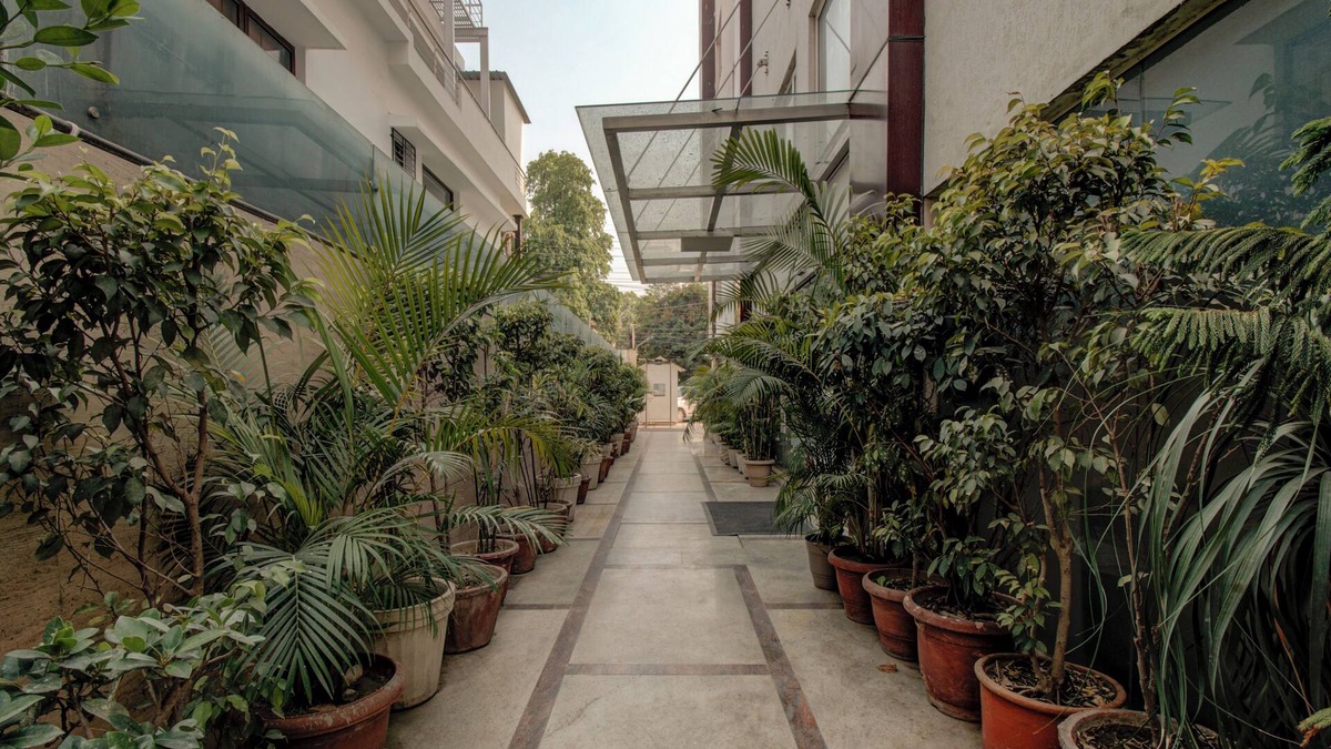 Safdarjung Enclave Hotel | Iris Park Hotel