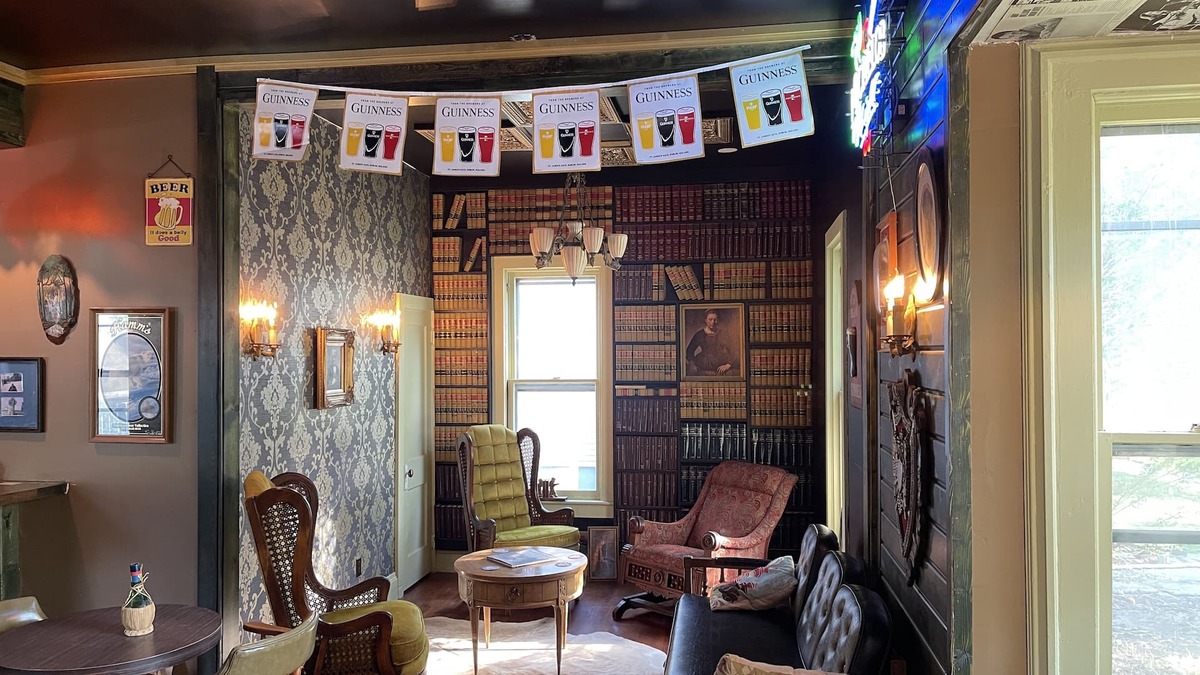 Wahoo House | Irish Pub & Inn