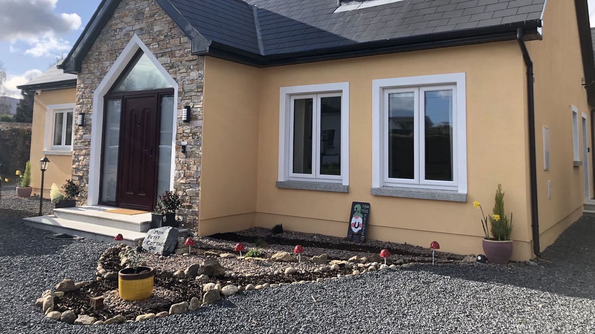 Bunclody Bed & Breakfast | Irish-style en suite bedroom in Bunclody (Breakfast included)