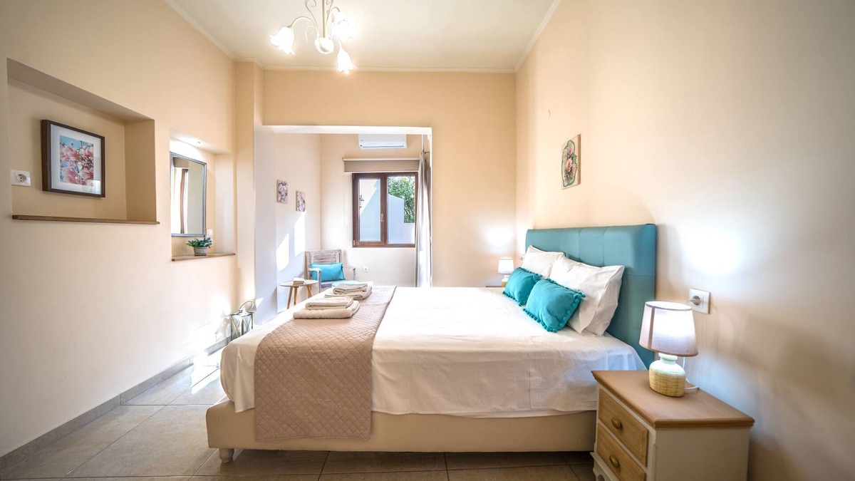 Nea Chora Apartment | Iro Boutique Home 2: just steps from the SANDY BEACH & CHANIA old town