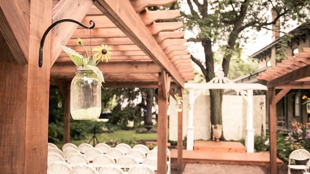 Mazomanie Hotel | Iron Amethyst Inn Boutique Hotel