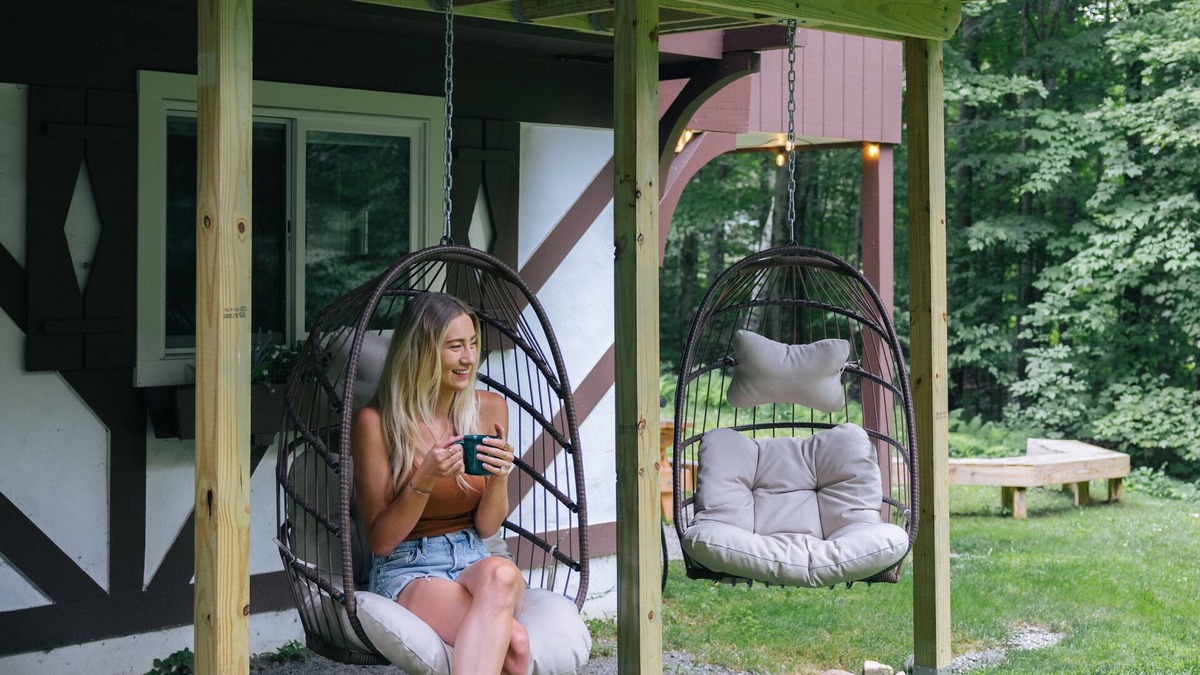 Jeffersonville House | Iron Gate Chalet - 5 Minutes to Smugglers Notch and Wedding Barn!