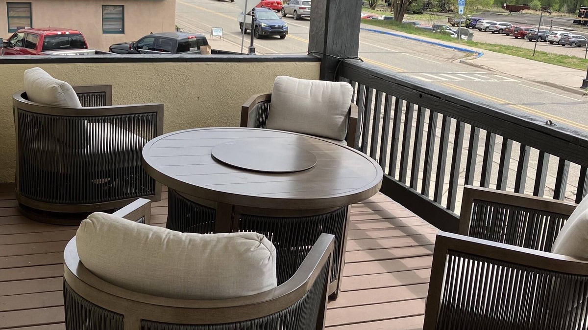 Chama Hotel | Iron Rail Inn