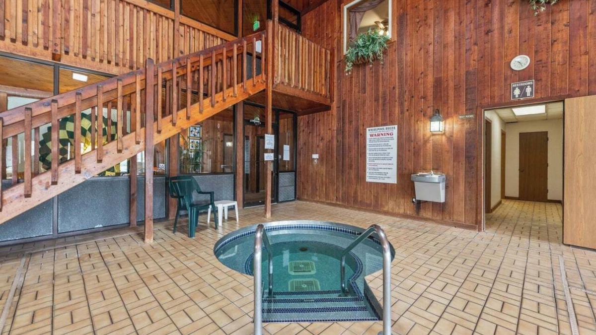 Iron Ridge Hotel | Iron Ridge Inn Motel