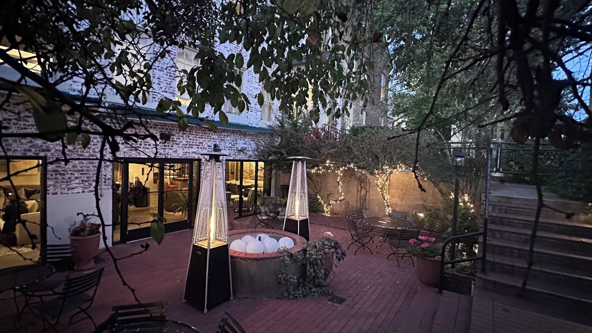 Fredericksburg Bed & Breakfast | Ironclad Inn & Bourbon Room