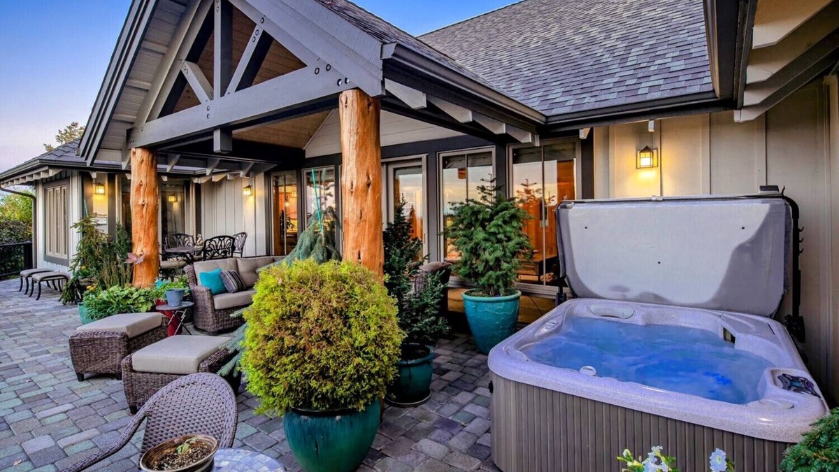 Redmond House | Ironstone Lodge - Luxury Living and Mountain Views