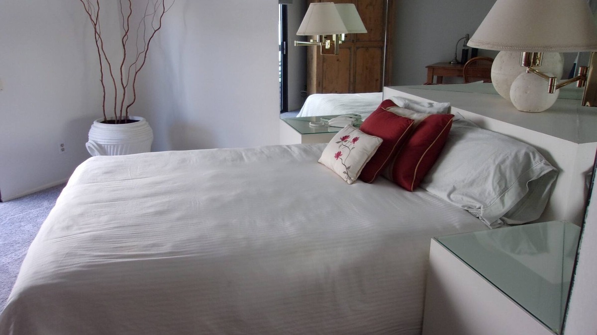 Summit Condo | Ironwood Country Club 2-bedroom 2-bath with Mountain Views on lush greenbelt.