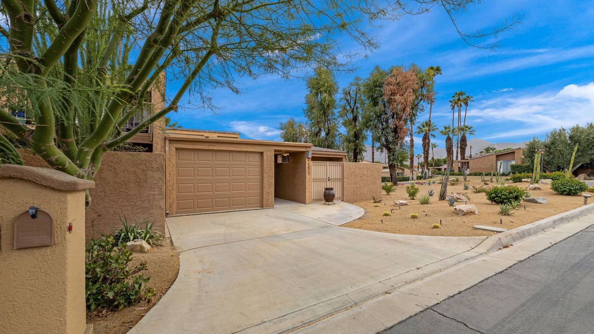 Palm Desert Condo | Ironwood Country Club Palm Desert Darling 2-bd 2-bath corner location