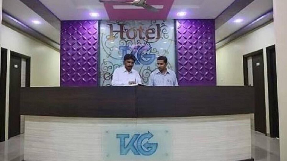 Vijayapura Hotel | Iroomz VKG Complex