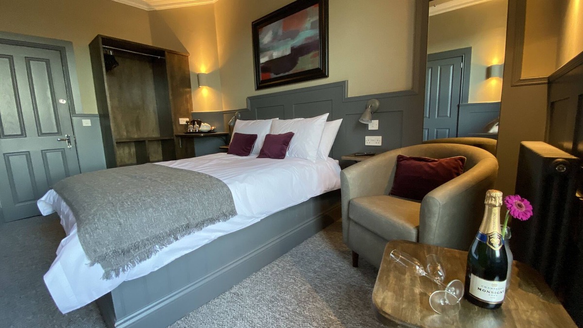 Irvine House | Irvine Guest House
