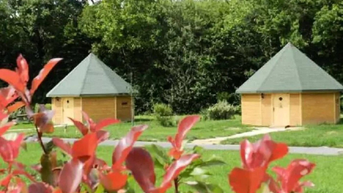 Dienne Cabin | Isba Yurt 4/6 People