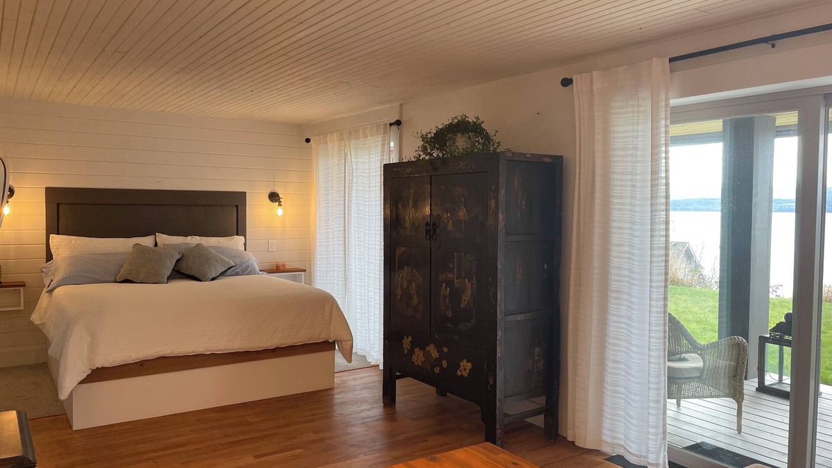 Sointula Apartment | Island Alchemy Suite is a private little getaway with spectacular ocean views.