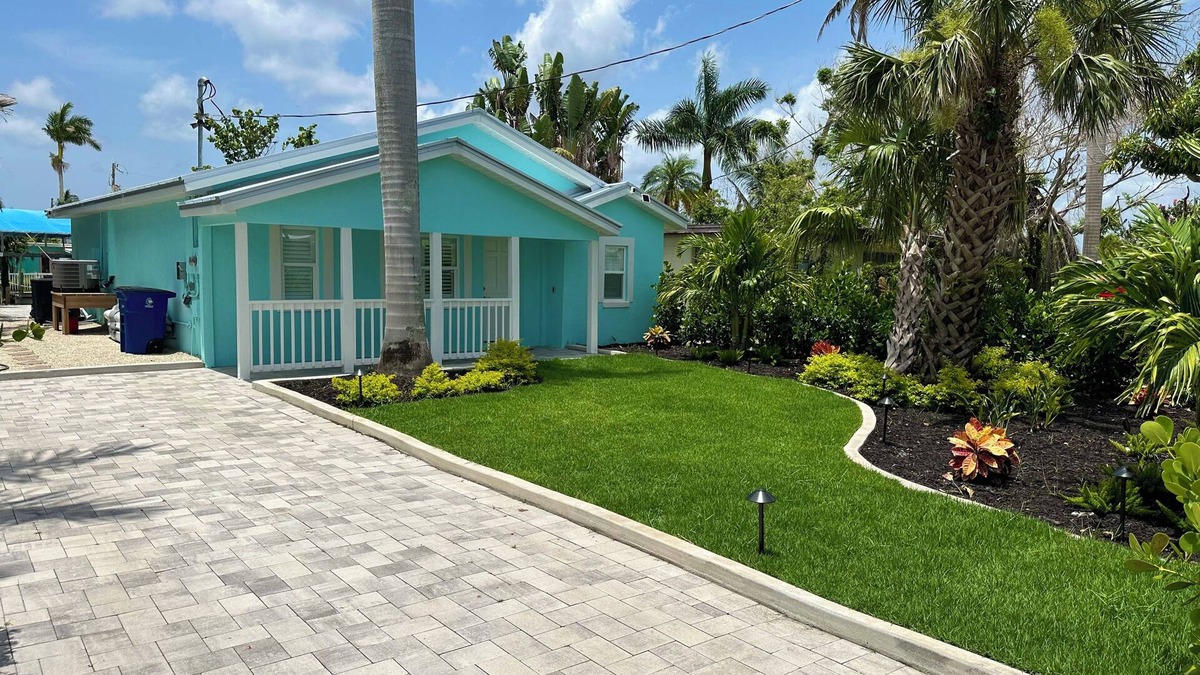 Matlacha Cottage | Island Cottage in Quaint Matlacha Florida. Amazing island life is a click away…