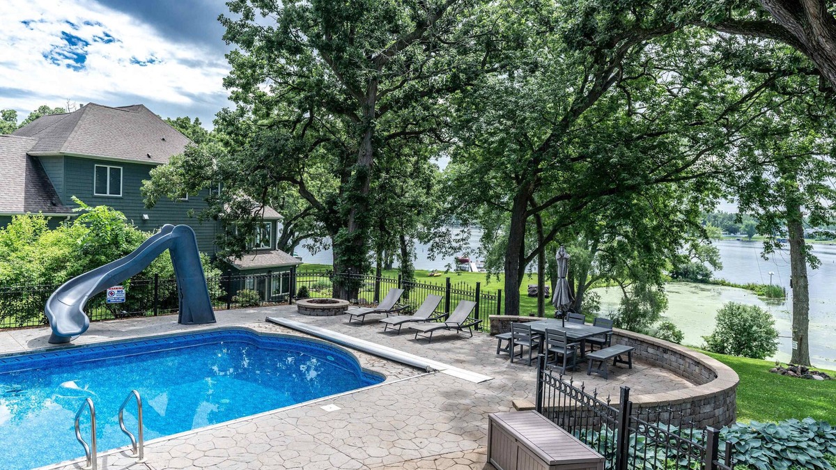 Delavan Lake House | Island Getaway on Delavan Lake