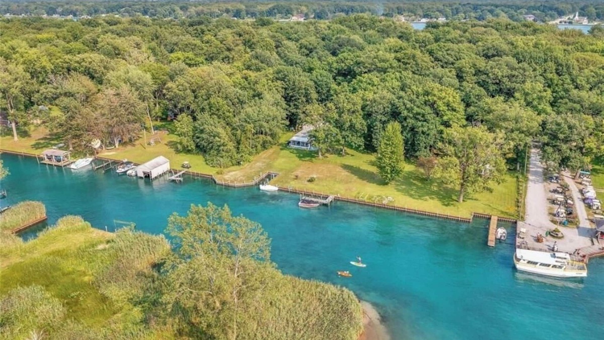 Algonac Cottage | Island, house cottage. Lakefront property with boatlift and seawall.
