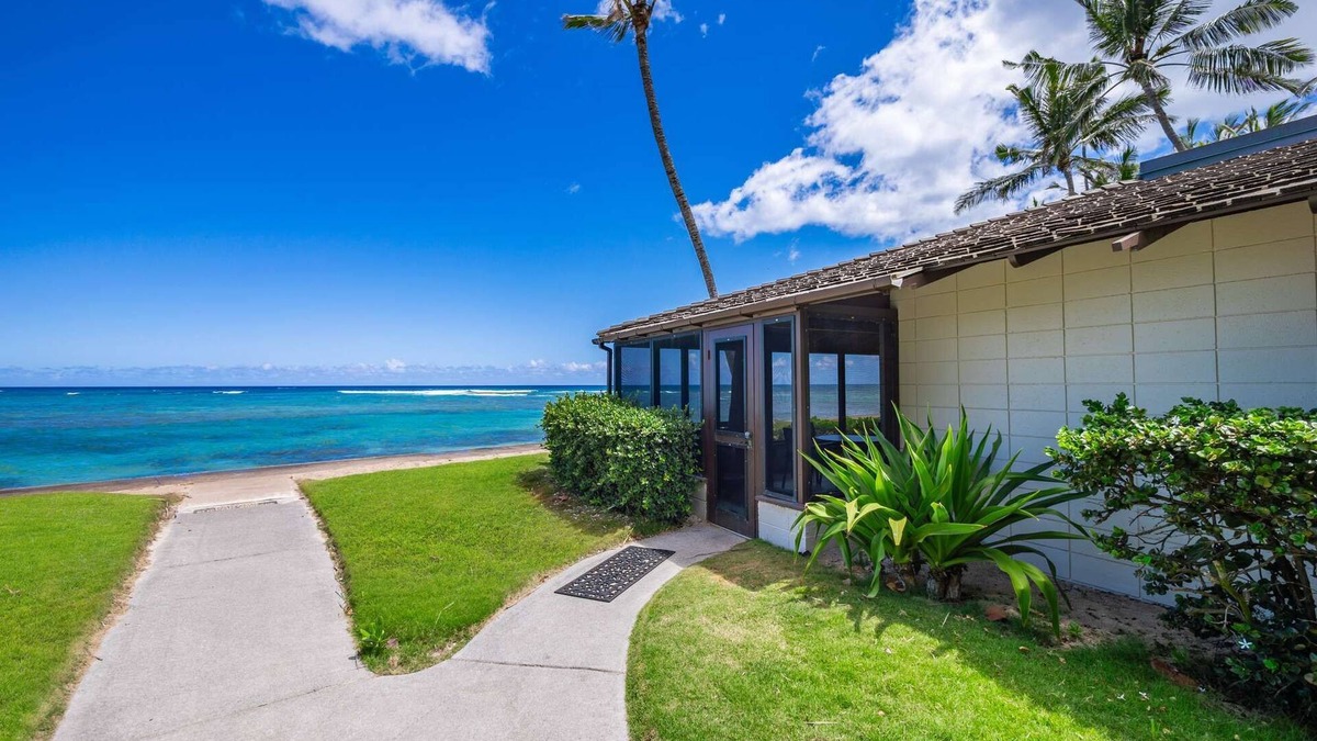 Waialua Cottage | Island Jewel — Ocean Front North Shore Paradise