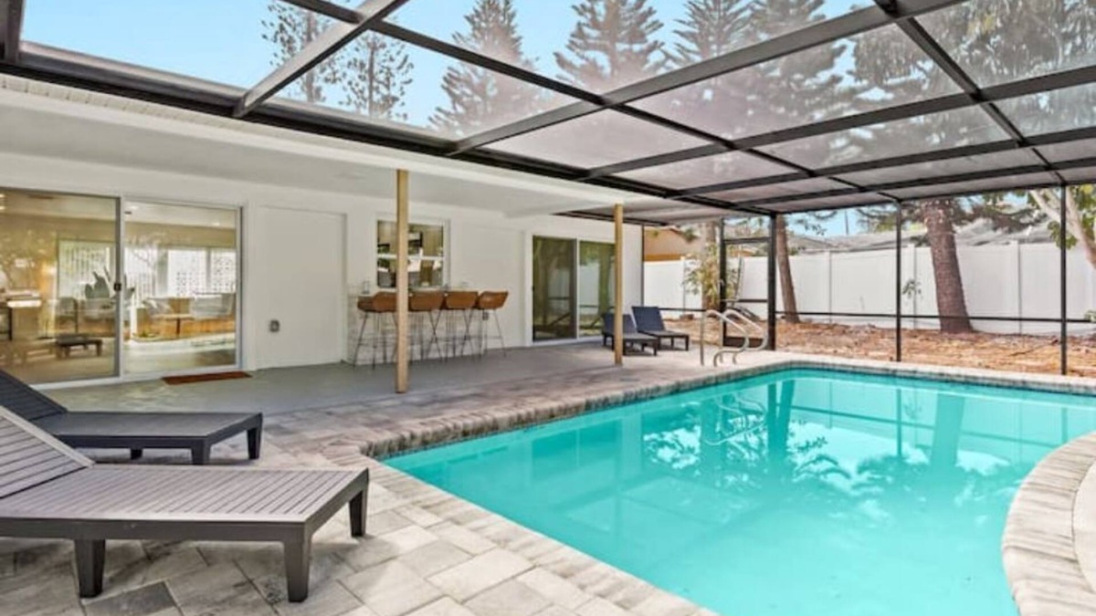 Tierra Verde House | Island life, Heated pool, Top Beaches, Fort De Soto, Downtown dining & shops!