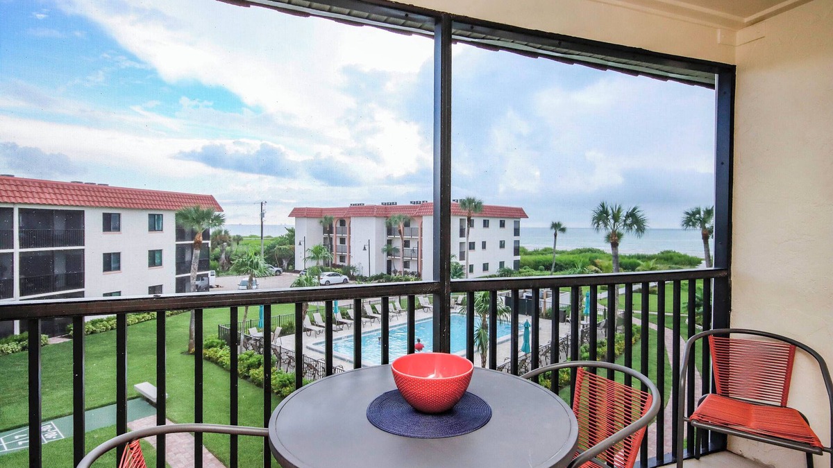 Sanibel Condo | Island oasis - Beachfront condo on Sanibel Island - Sandalfoot 2C3