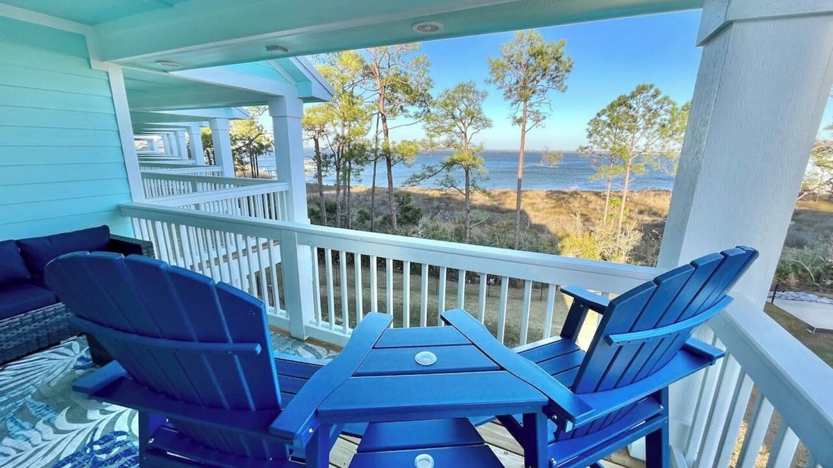 Innerarity Townhomes House | Island Oasis: Beautiful Bay View, 2 Kayaks & Pool!