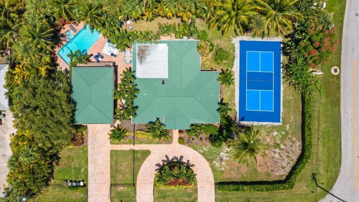 Fort Pierce House | Island Oasis & Coastal Cottage