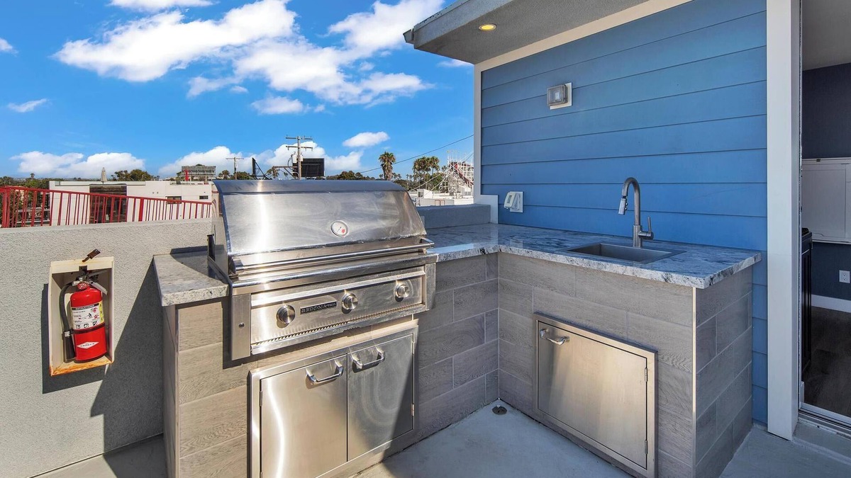 Mission Beach House | Island Paradise Beach House - 5Br (Sleeps 20)