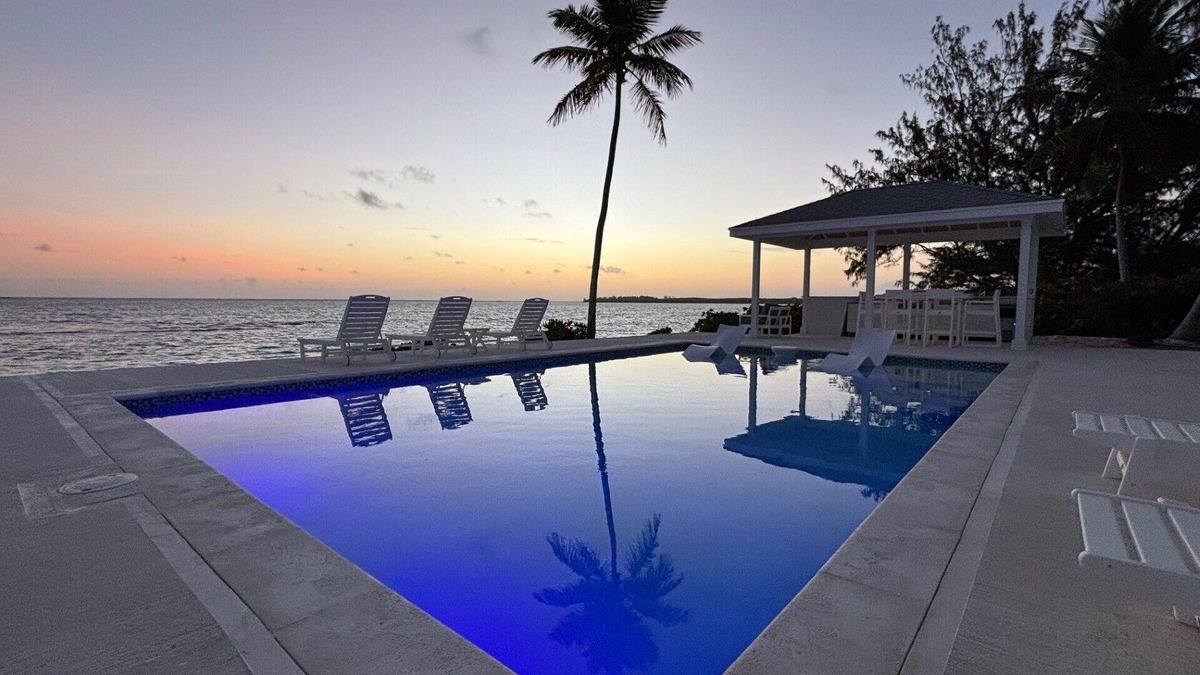 Tar Bay House | Island Time - Brand New 4 bedroom Luxury house right on the Beach!