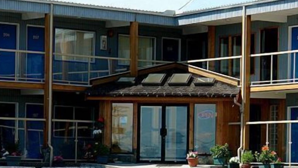 Historic Powell River Townsite Hotel | Island View Lodge