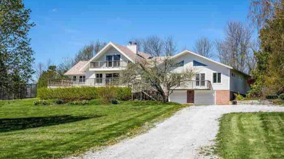 Alburg House | Island waterfront Retreat