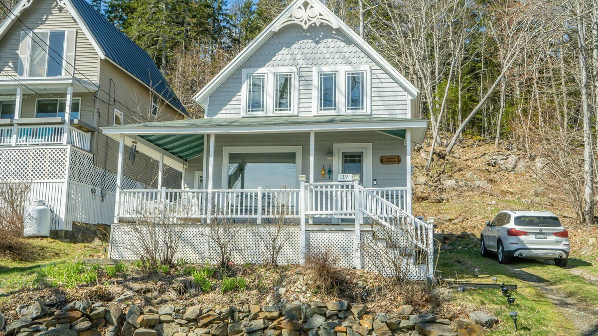 Northport House | Isle View Cottage with access to the private beach