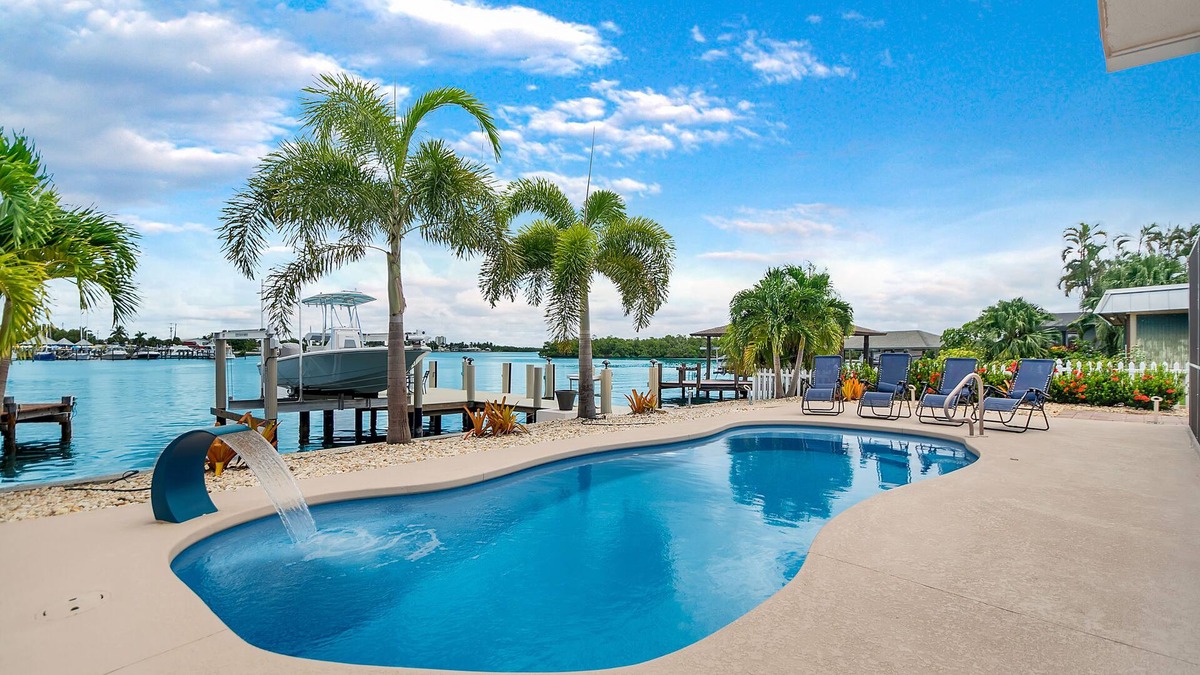 Isles of Capri House | Isles Of Capri, Marco Island area. Lounge in the pool and watch the dolphins!