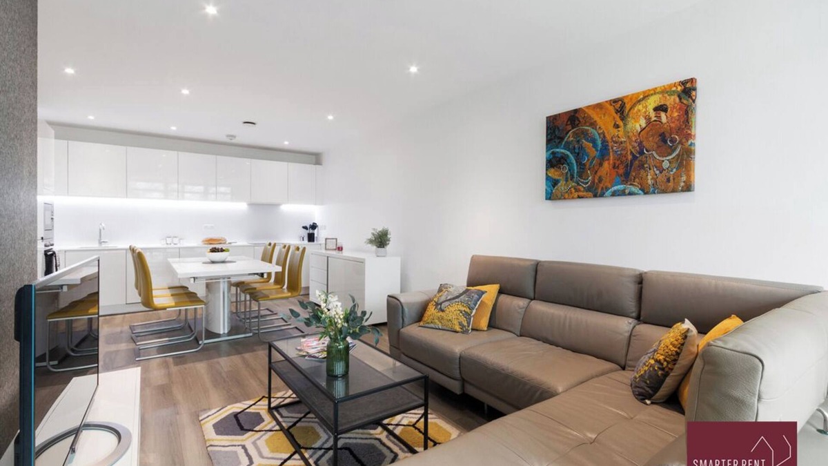 Syon Apartment | Isleworth - 2 Bed Flat with parking