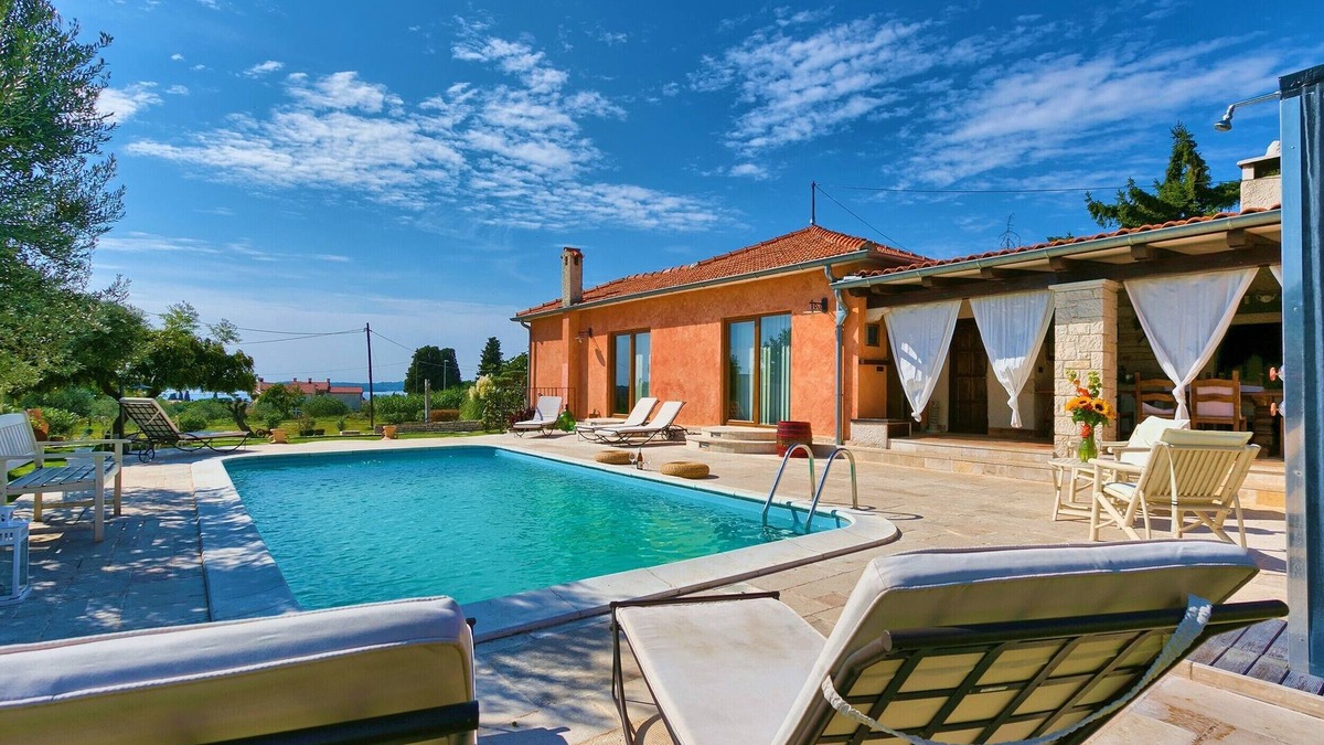 Fazana House | * ISOLATED HOUSE, HUGE GARDEN, FANTASTIC SEA VIEW *