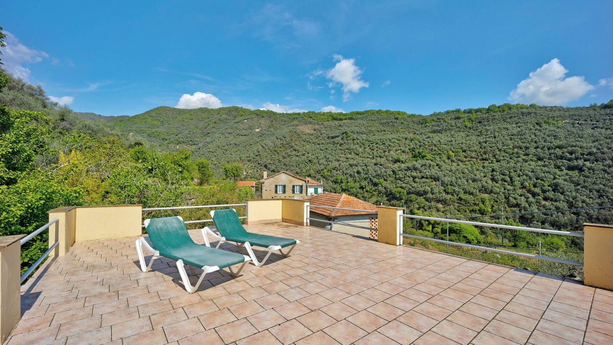 Dolcedo House | Holiday Home "Casetta Antonella" with Mountain View, Garden & Terrace