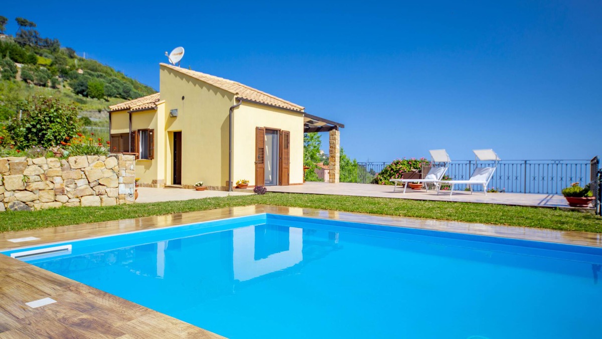 Cefalu Villa | It is the ideal place to spend your holiday. It is suited to families or couples