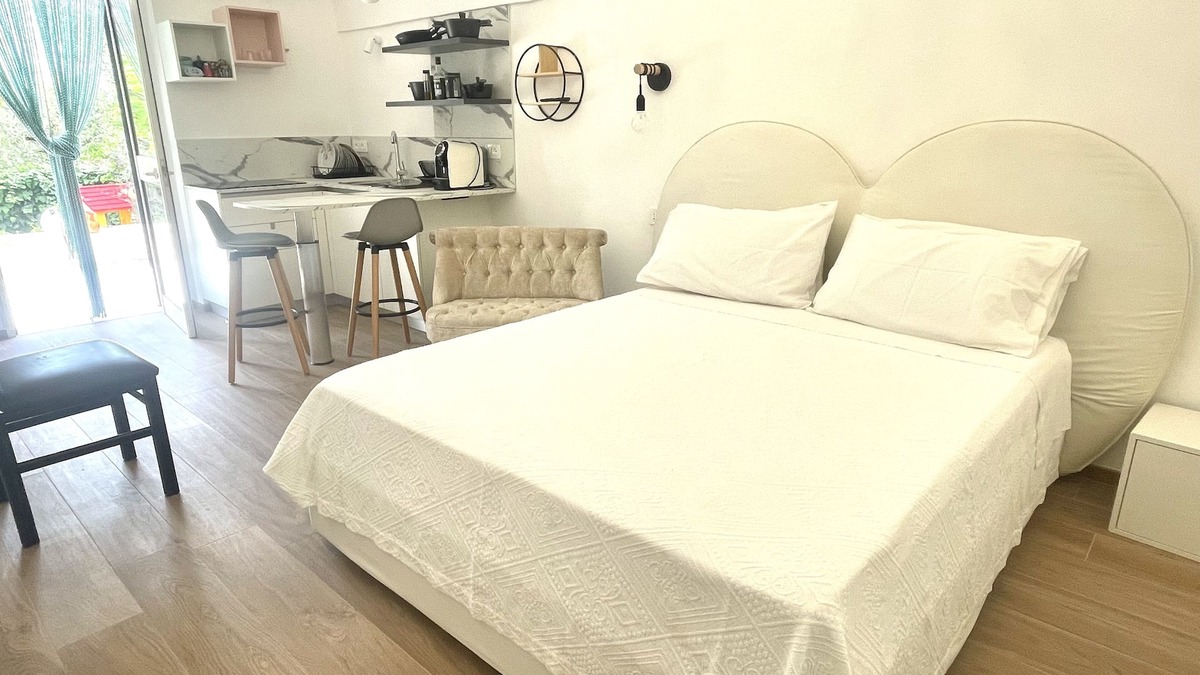 Monte Sant'Angelo Apartment | Orchid Gargano 5minutes from Mattinata garden and common parking lot