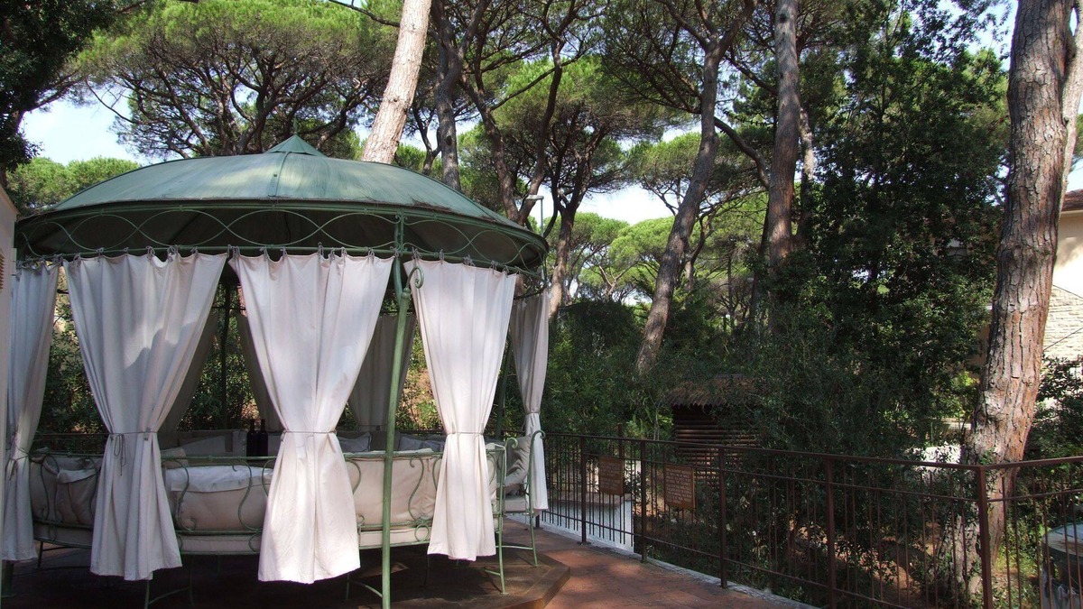 Marina di Castagneto Carducci Apartment | Cosy apartment for 8 people with WIFI, TV and patio