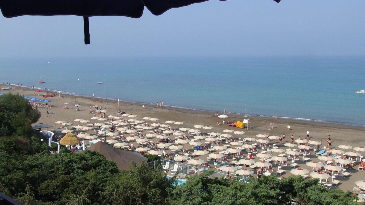 Marina di Castagneto Carducci Apartment | Nice apartment for 2 guests with A/C, WIFI, TV, balcony and panoramic view
