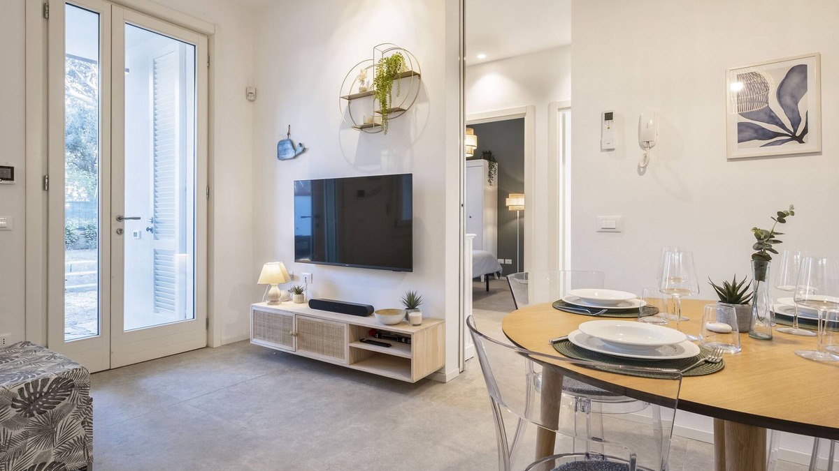 Marina di Castagneto Carducci Apartment | Alvina house, in villa, "two steps" from the sea