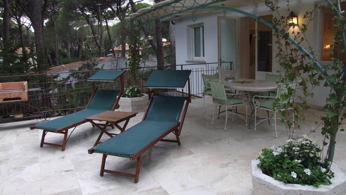 Marina di Castagneto Carducci Apartment | Apartment with a large terrace near the sea, in Marina di Castagneto.