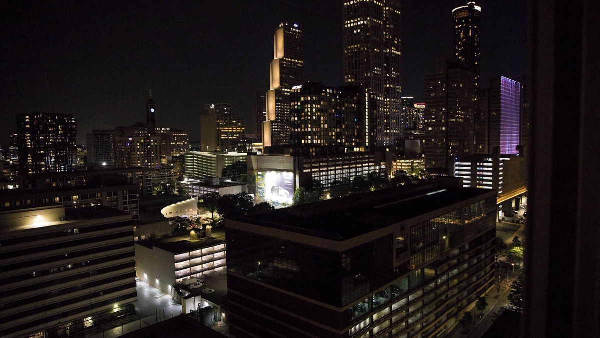 Peachtree Center Apartment | It Must Be The Views: High Rise & Atlanta Skyline Views