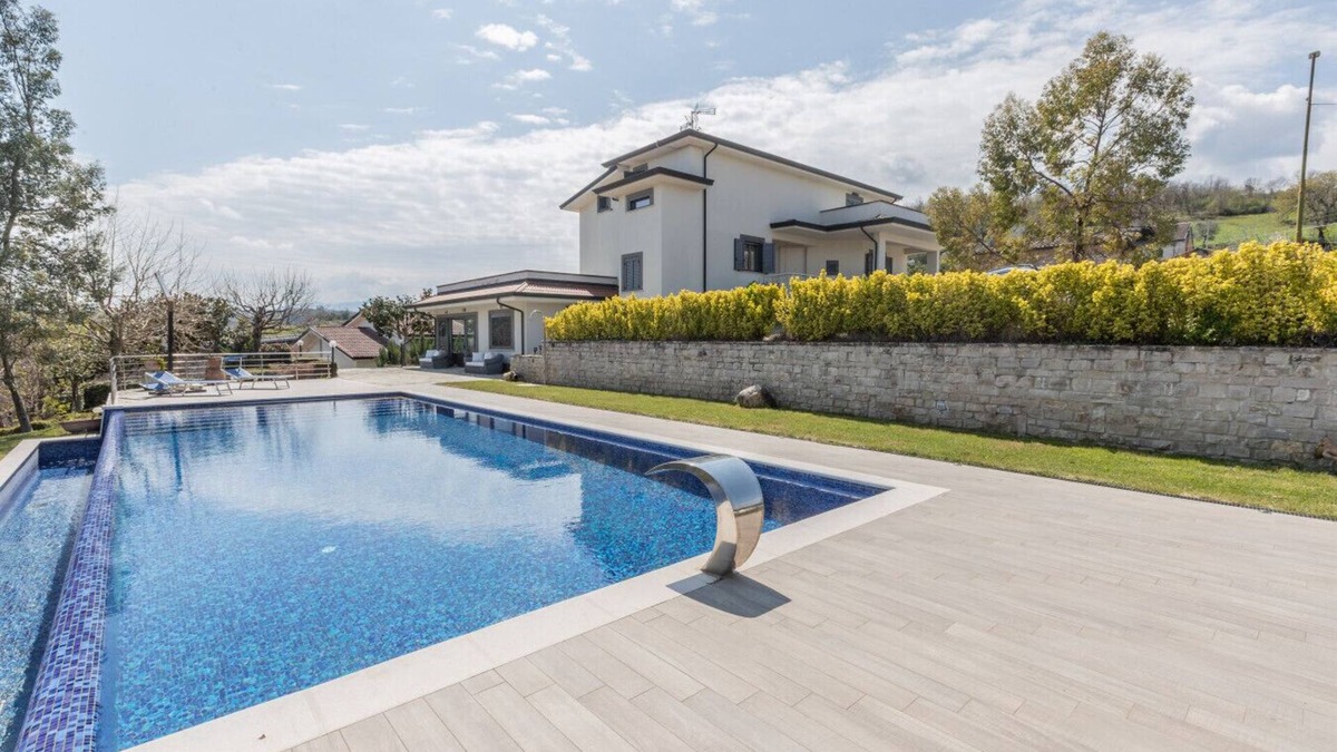 San Mango sul Calore Villa | Ville Petrara: villa with pool and spa in the vineyards