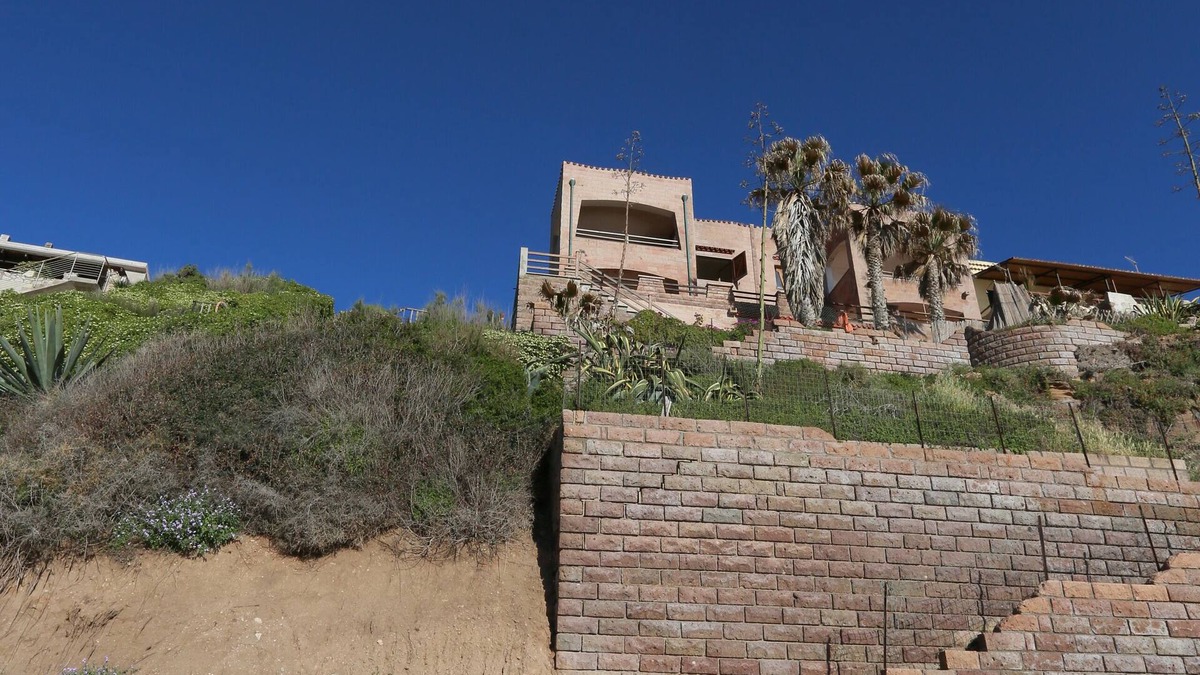 Porto Alabe House | HOUSE WITH GREAT VERANDA ON THE SEA