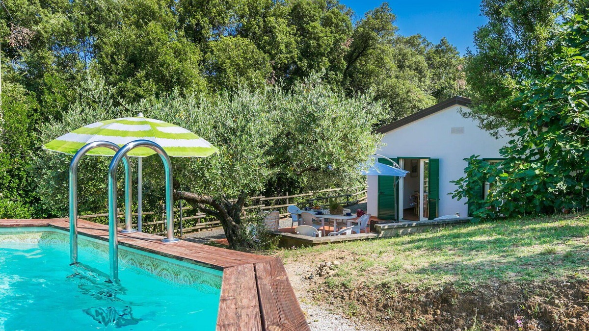 Rosignano Marittimo House | Wonderful private villa for 7 people with private pool, TV, terrace and pets allowed