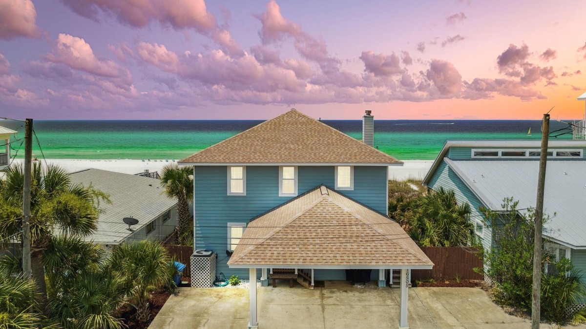 Lullwater Beach On Gulf Of Mexico House | It's A Shore Thing-Gorgeous 4 bedroom BEACHFRONT home, sleeps 16, near Pier Park
