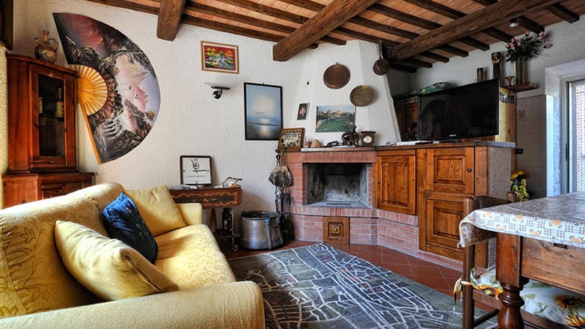 Castell'Azzara House | Rural farmhouse end 800 with outdoor veranda