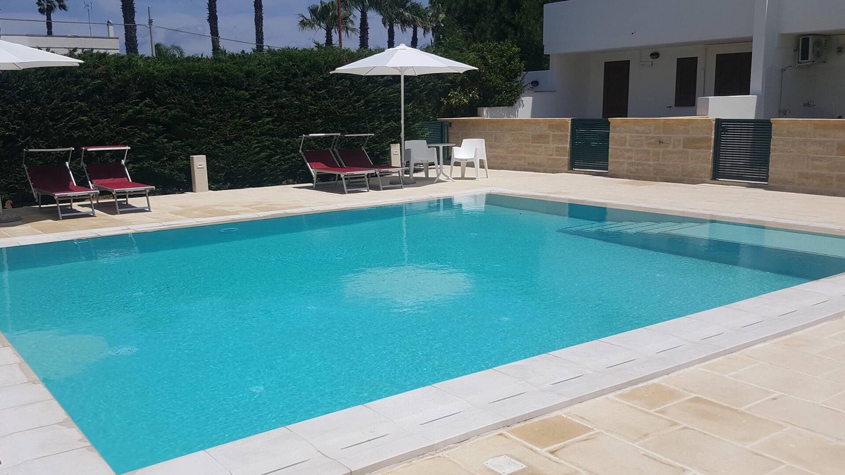 Torre dell'Orso House | Vacation Home Villa Piscina 24 Posti Letto with Balcony, A/C, Garden, Pool & Terrace