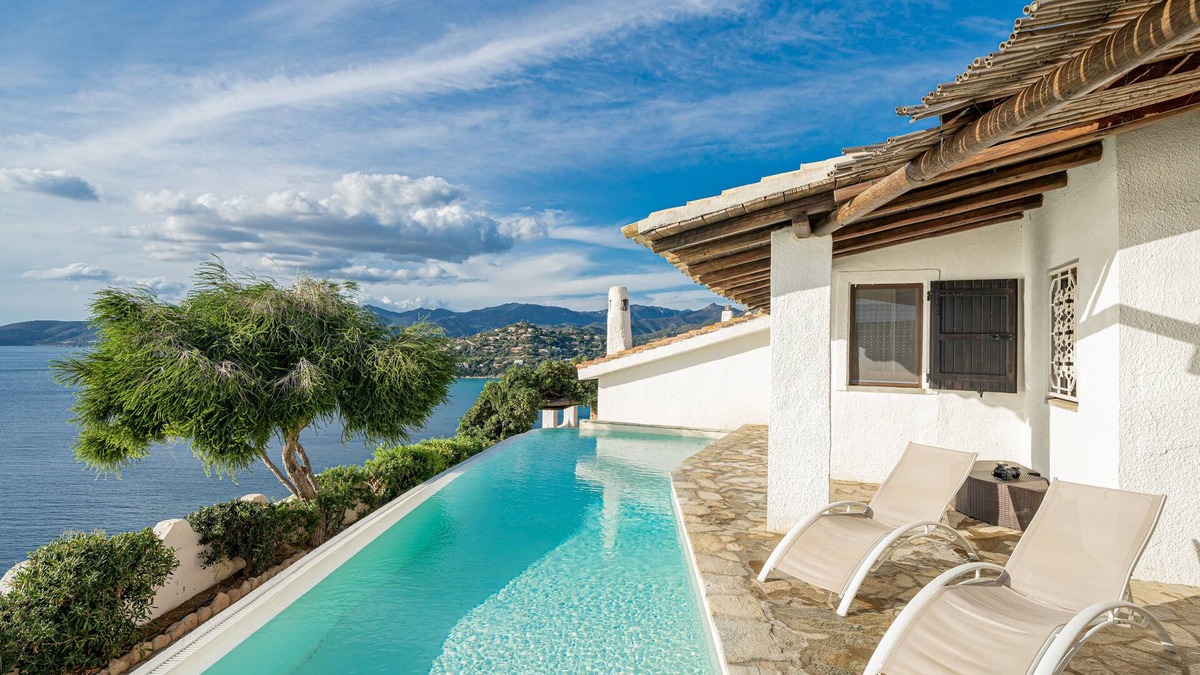 Torre delle Stelle Villa | Villa Myra: open window over blue sea and incredible sunsets