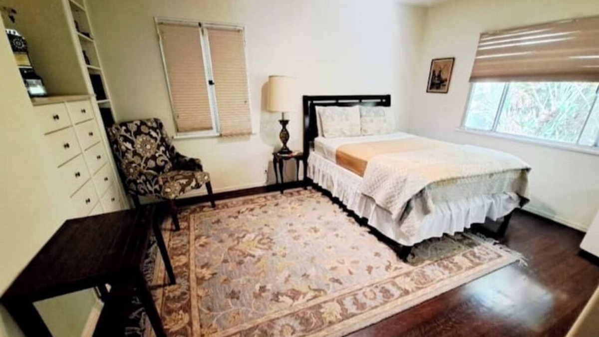 Marina del Rey Villa | Italian Villa 3br/2BA Large house+ walk to beach