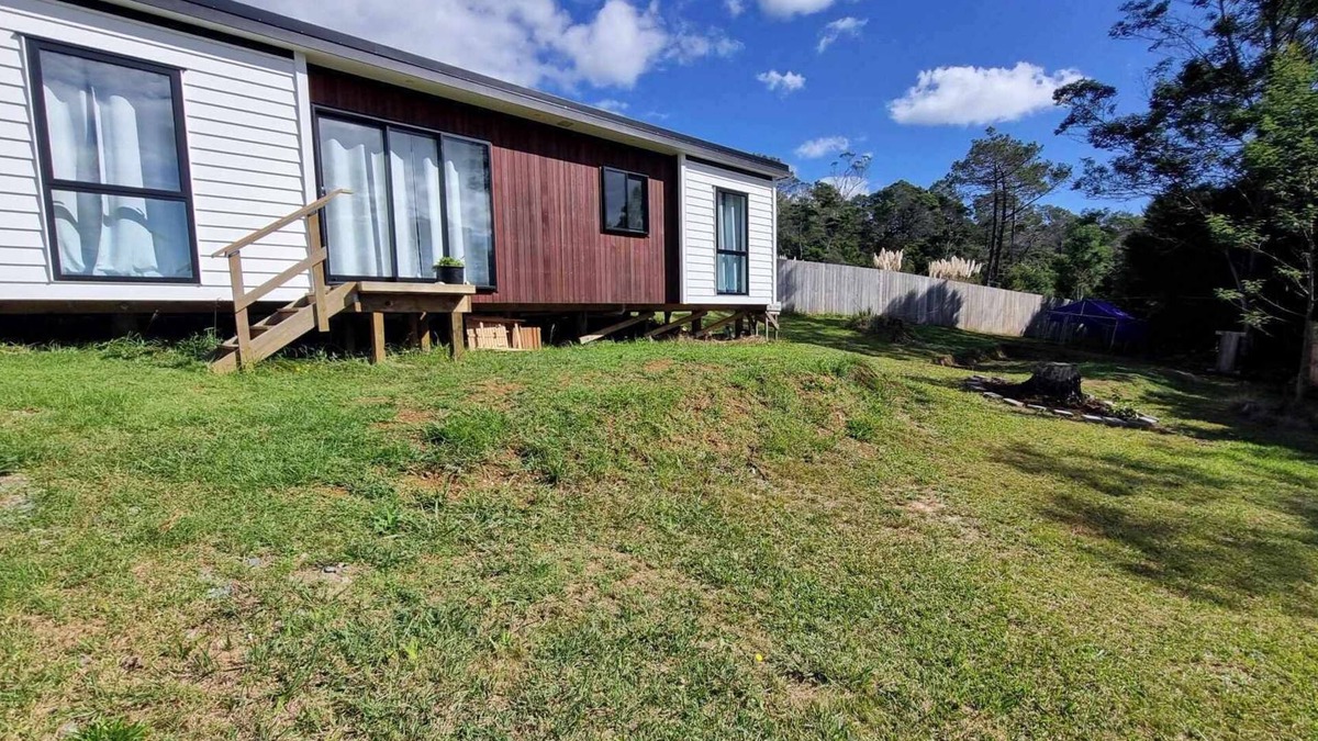 Mangonui House | Itzy Bitzy house is colourful, cosy, fully fenced with sea views